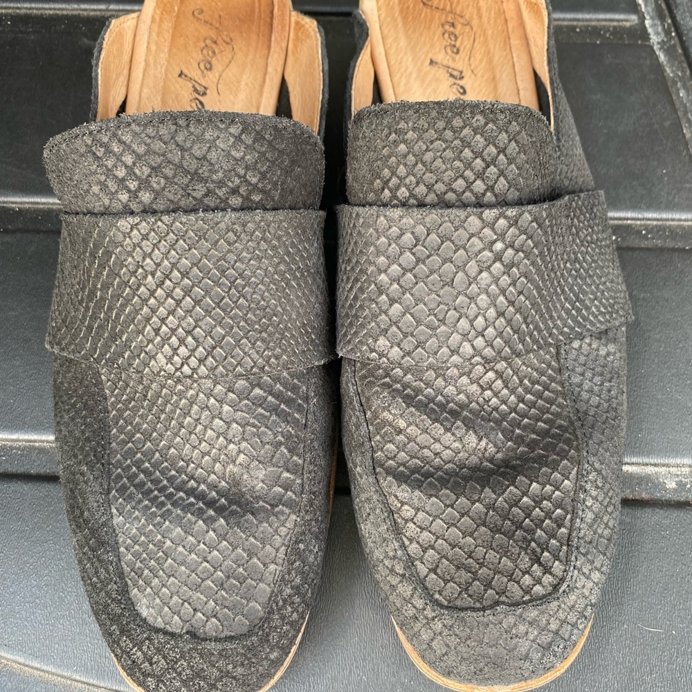 Free People Black Textured Slides